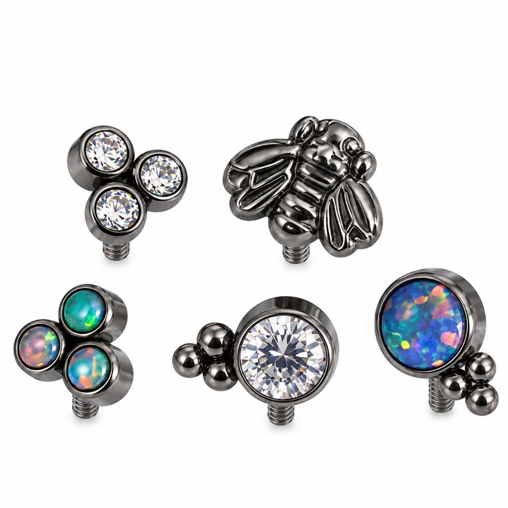 Top microdermal 14G Ópalo, circón, trisquel y abeja en Material según referencia - EP185A | Evolution Piercing